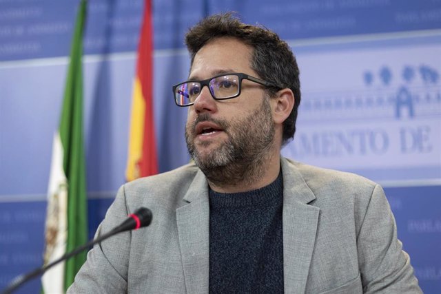 El portavoz parlamentario de Adelante Andalucía, José Ignacio García, este jueves en rueda de prensa. 