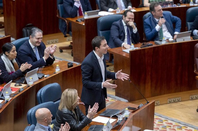 El portavoz del PSOE en la Asamblea, Juan Lobato, interviene durante un pleno en la Asamblea de Madrid, a 2 de marzo de 2023