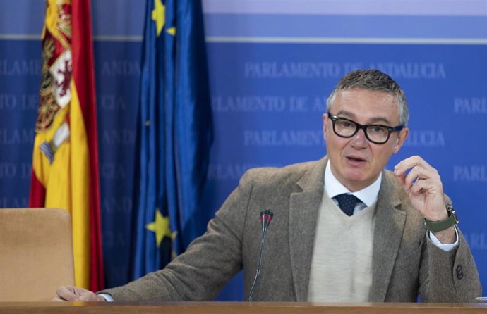 El portavoz del grupo parlamentario Vox, Manuel Gavira, durante su comparecencia en rueda de prensa. A 02 de marzo de 2023, en Sevilla (Andalucía, España). Los representantes de los grupos políticos se dan cita en rueda de prensa previa a la Junta de Po