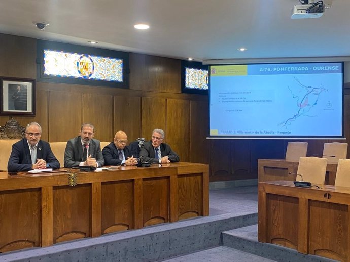 El secretario de Estado de Infraestructuras se reúne en Ponferrada con alcaldes de las localidades afectadas por la A-76.