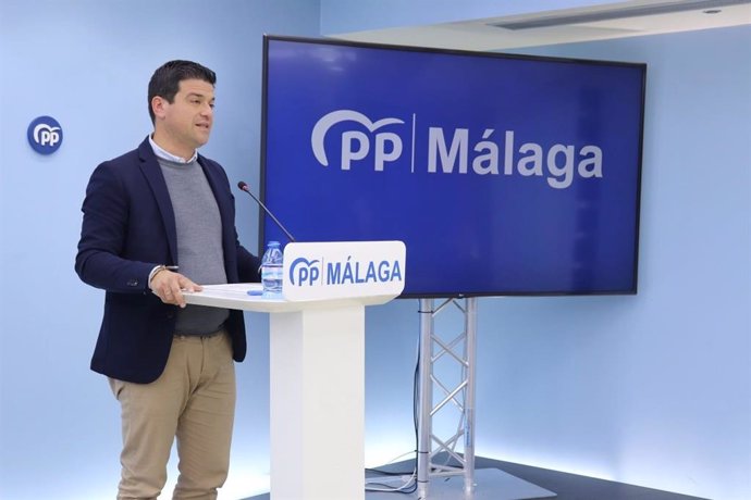 El coordinador general del PP de Málaga, Cristóbal Ortega, en rueda de prensa