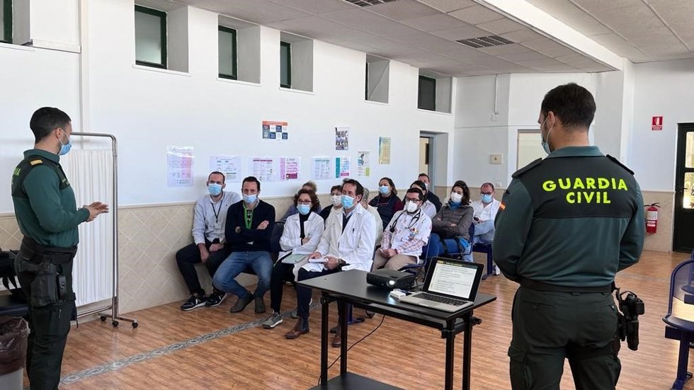 Sanitarios del área del Campo de Gibraltar reciben formación para prevenir agresiones