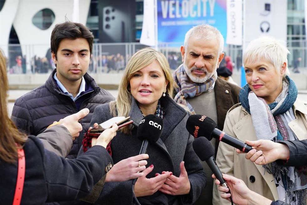 La portavoz nacional de Cs, Patricia Guasp; el presidente de Cs en Catalunya, Carlos Carrizosa, y la candidata de Cs a la alcaldía de Barcelona, Anna Grau, este jueves visitando el Mobile World Congress (MWC).