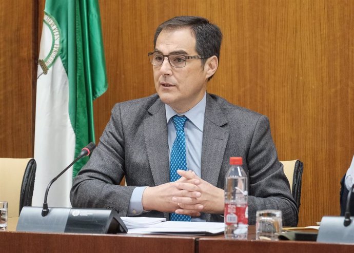 Imagen del Consejero de Justicia, José Antonio Nieto, durante  la comisión