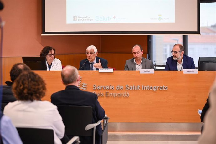El conseller de Salud de la Generalitat, Manel Balcells, y el alcalde de Palamós (Girona), Lluís Puig, han presentado el acuerdo para el nuevo hospital