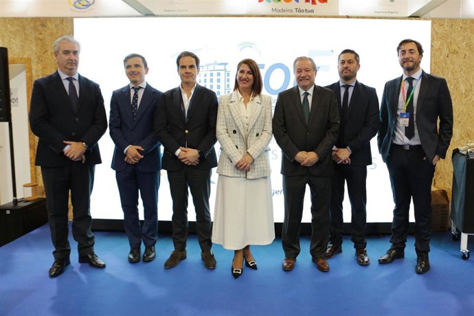 Representantes del sector turístico de Huelva en la Feria Internacional de Turismo de Lisboa (BTL).