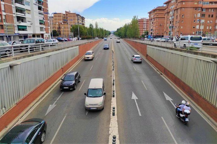 Archivo - Tráfico en la entrada al túnel de la Avenida Carlos III en Córdoba, en una imagen de archivo.
