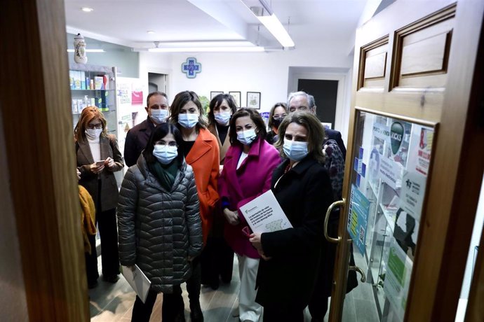 Presentación del programa 'Farmacia Comunitaria Rural', suscrito por Sanidad, Derechos Sociales, Transición Ecológica y Reto Demográfico y el Consejo General de Colegios Oficiales de Farmacéuticos (CGCOF). En Briñas (La Rioja), a 1 de marzo de 2023.