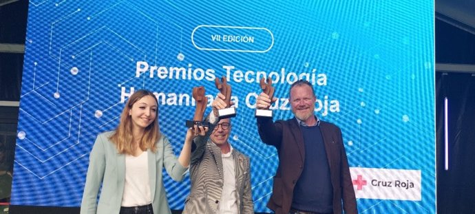 Llum, Visualfy y Academia Solferino reciben el Premio de Tecnología Humanitaria de Cruz Roja.