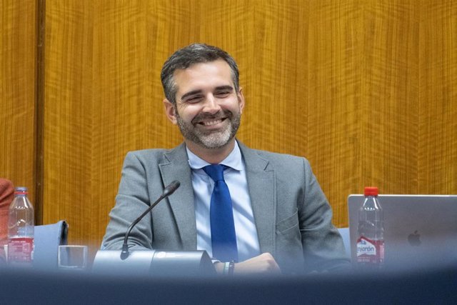 El consejero de Sostenibilidad, Medio Ambiente y Economía Azul, Ramón Fernández-Pacheco, comparece en comisión parlamentaria.