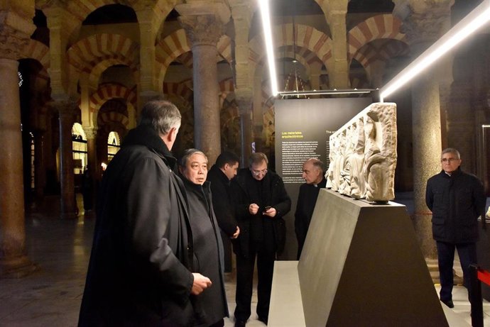 Archivo - El nuncio apostólico en España, Bernardito Cleopas Auza, en su visita a la muestra 'Cambio de Era. Córdoba y el Mediterráneo cristiano', en la Mezquita-Catedral.