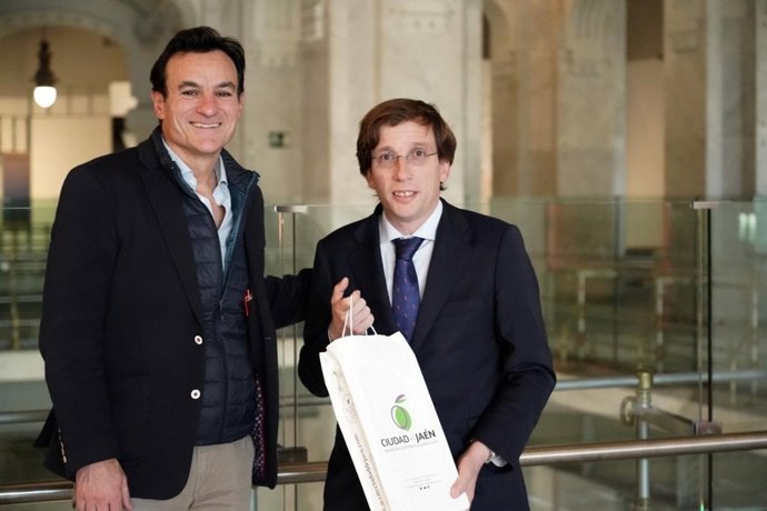 Reunión del alcalde de Madrid, José Luis Martínez-Almeida, con el candidato del PP a la alcaldía de Jaén, Agustín González