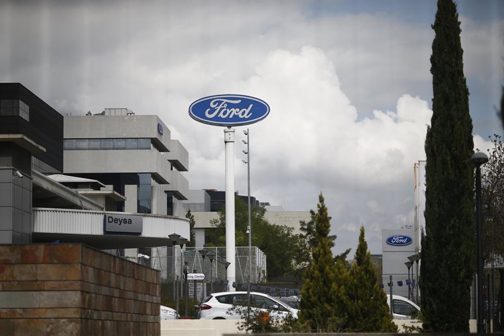 Archivo - Concesionario de Ford.