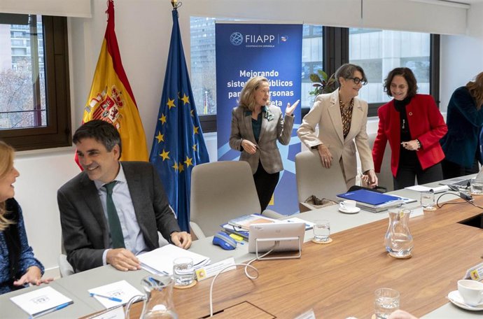 Archivo - La vicepresidenta primera y ministra de Asuntos Económicos y Transformación Digital, Nadia Calviño (c), a su llegada a la reunión del Patronato de la Fundación Internacional y para Iberoamérica de Administración y Políticas Públicas (FIIAPP),