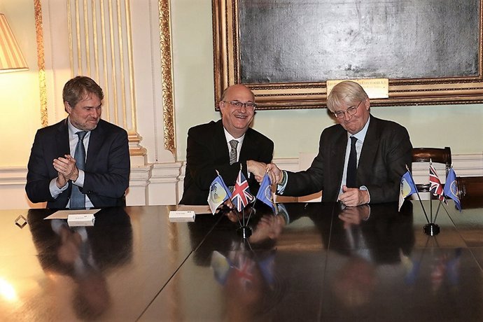 UK Development Minister Andrew Mitchell, Inter-American Development Bank President Ilan Goldfajn and IDB Invest CEO James P. Scriven participated in a joining ceremony in London to welcome the United Kingdom as IDB Invest's 48th member country.