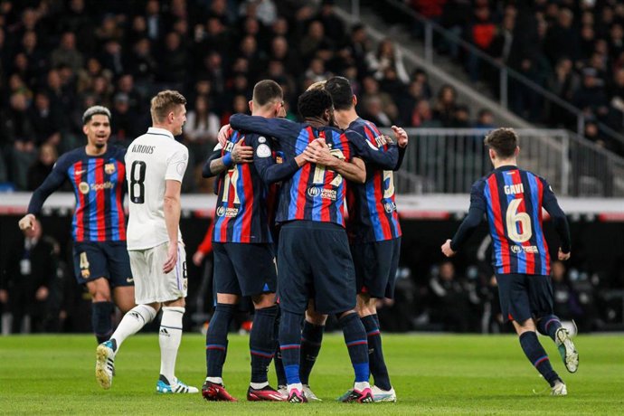 Real Madrid - FC Barcelona en el Santiago Bernabéu. 