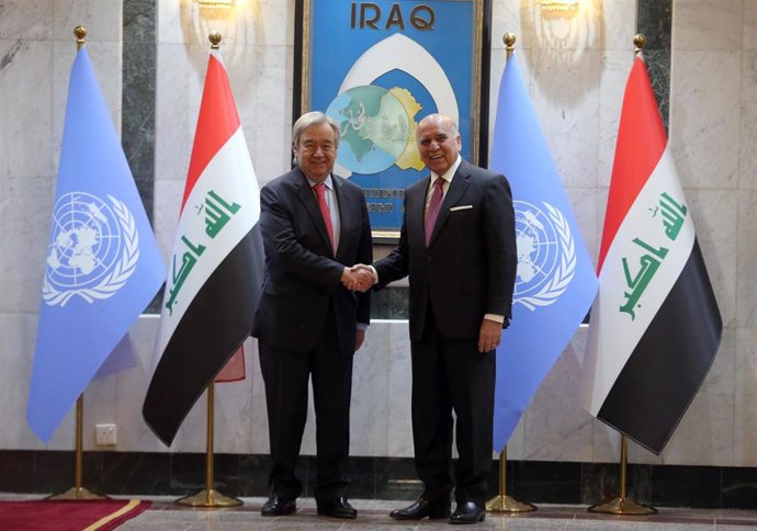 El ministro de Exteriores iraquí, Fuad Husein, con el secretario general de la ONU, António Guterres