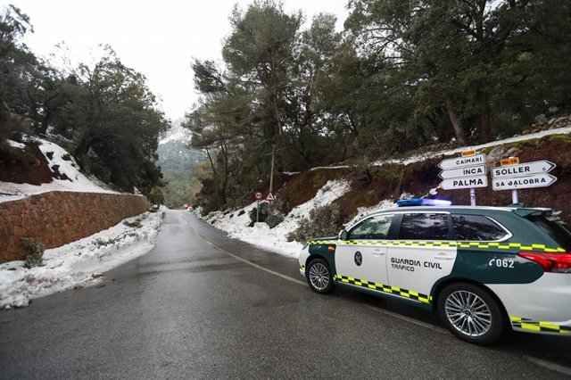 Una carretera nevada, a 2 de marzo de 2023, en Lluc, Mallorca, Baleares (España). El temporal de frío, lluvia y nieve que sufre Baleares desde el lunes, 27 de febrero ha provocado interrupciones inminentes en el suministro eléctrico y problemas de movilid