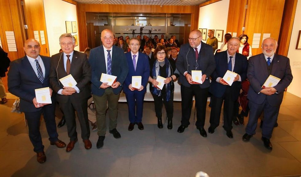 Autoridades en la presentación del libro inédito de Juan Ramón Jiménez 'En la rama del verde limón'.