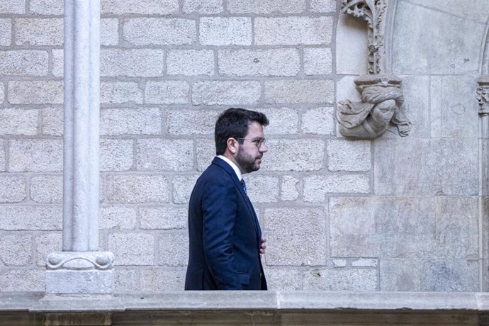 El presidente de la Generalitat, Pere Aragons, a su llegada a una rueda de prensa para valorar el acuerdo de los Presupuestos catalanes para 2023, en la Galeria Gtica del Palau de la Generalitat, a 2 de febrero de 2023, en Madrid (España). Durante la 
