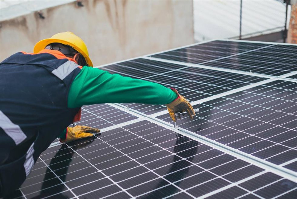 Archivo - Eficiencia energética.- Canarias abre este martes el plazo para solicitar subvenciones para la  mejora de la eficiencia energética