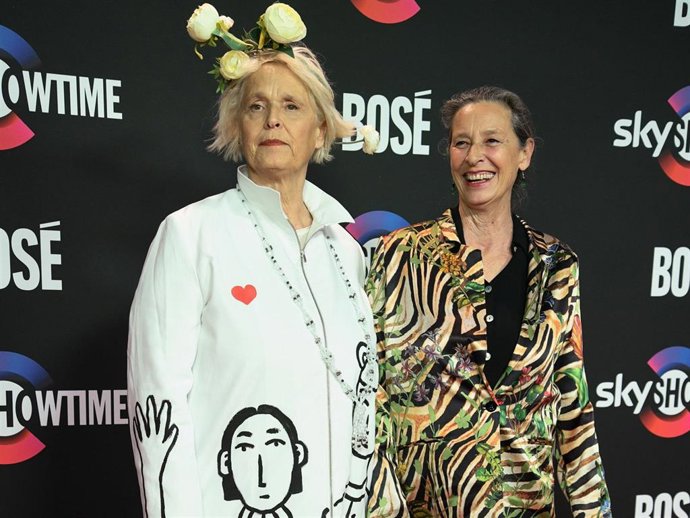 Lucía y Paola Dominguín en el estreno de 'Bosé'