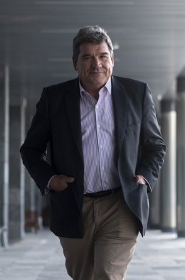 El ministro de Inclusión, Seguridad Social y Migraciones, José Luis Escrivá, a su llegada a una rueda de prensa