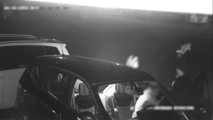 Imágenes captadas por la cámara de seguridad del área de servicio.