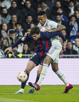 02 March 2023, Spain, Madrid: Real Madrid's Eder Militao and Barcelona's Marcos Alonso in action during the Spanish Copa del Rey (King's Cup) semifinal match between Real Madrid and Barcelona at the Santiago Bernabeu Stadium. Photo: Dax Images/DAX via Z