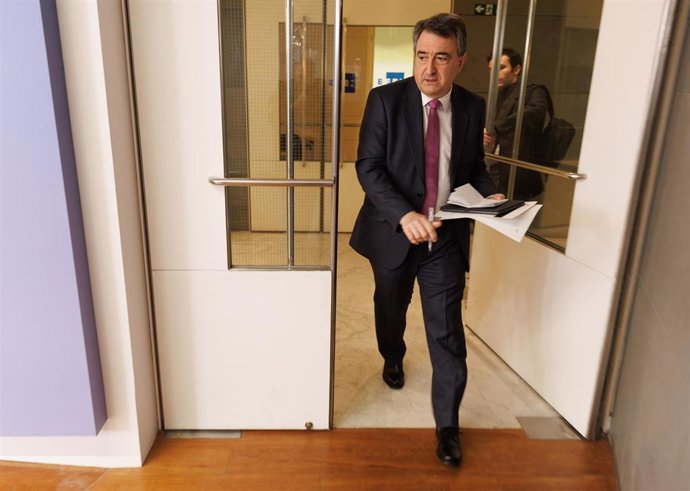 Archivo - El portavoz del PNV en el Congreso, Aitor Esteban, a su llegada a una rueda de prensa anterior a la reunión de la Junta de Portavoces, en el Congreso de los Diputados, a 31 de enero de 2023, en Madrid (España).