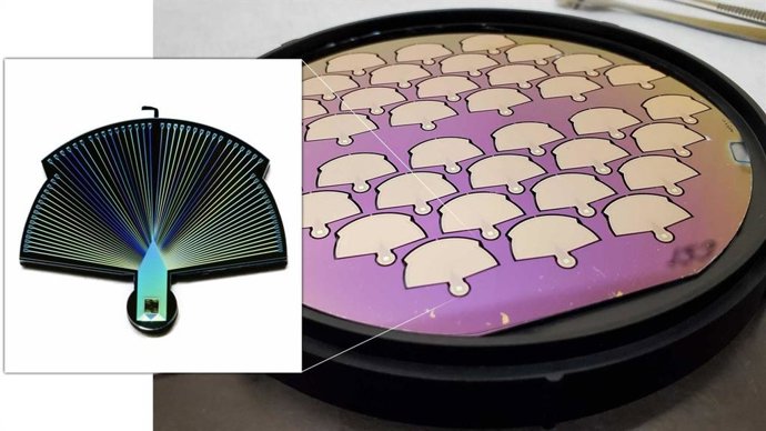 Esta fotografía muestra varios detectores PEACOQ poco después de haber sido impresos en una oblea de silicio. La imagen del recuadro muestra el detalle de un solo PEACOQ. Cada detector PEACOQ es un poco más pequeño que una moneda de diez centavos.