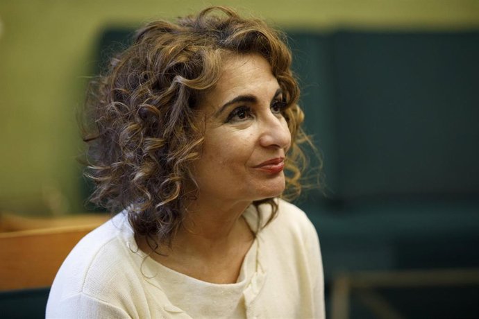 La ministra de Hacienda y Función Pública, María Jesús Montero, durante la reunión. A 03 de marzo de 2023, en Granada, (Andalucía,España). La ministra de Hacienda y Función Pública, María Jesús Montero, se ha reunido con el alcalde de la ciudad, Francis