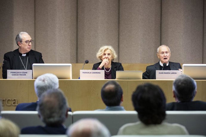 Manuela Carmena participó ayer en un coloquio organizado por la revista Vida Nueva y la editorial PPC