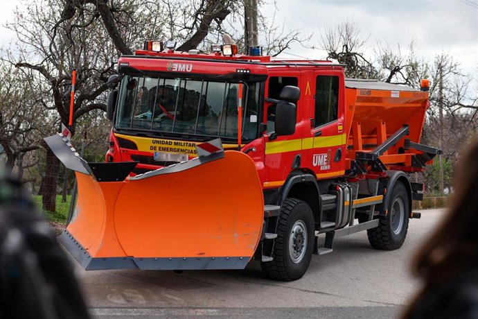 Una máquina quitanieves, a 2 de marzo de 2023, en Lluc, Mallorca