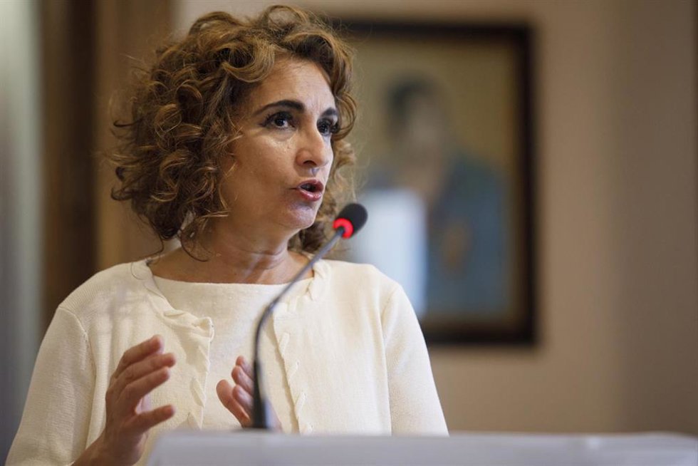 La ministra de Hacienda y Función Pública, María Jesús Montero, este viernes en Granada.
