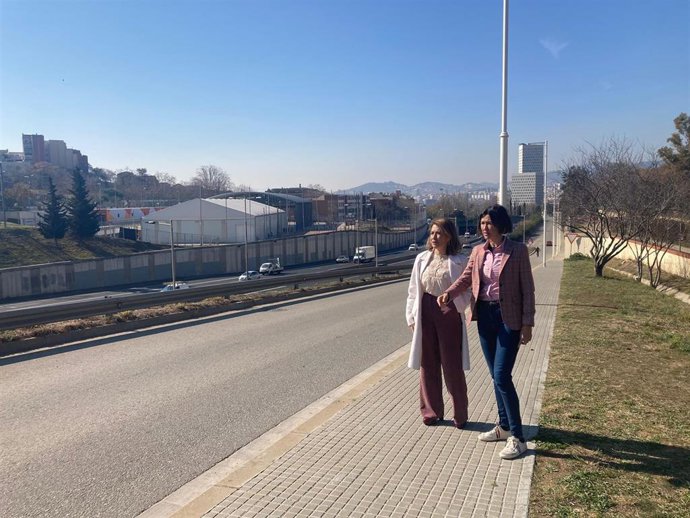 La ministra de Transportes, Movilidad y Agenda Urbana, Raquel Sánchez, y la alcaldesa de Santa Coloma de Gramenet, Núria Parlón.