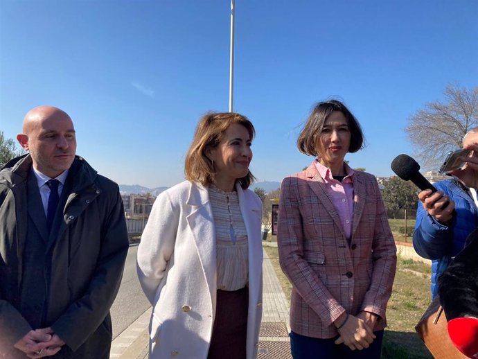 La ministra de Transportes, Movilidad y Agenda Urbana, Raquel Sánchez, y la alcaldesa de Santa Coloma de Gramenet, Núria Parlón.