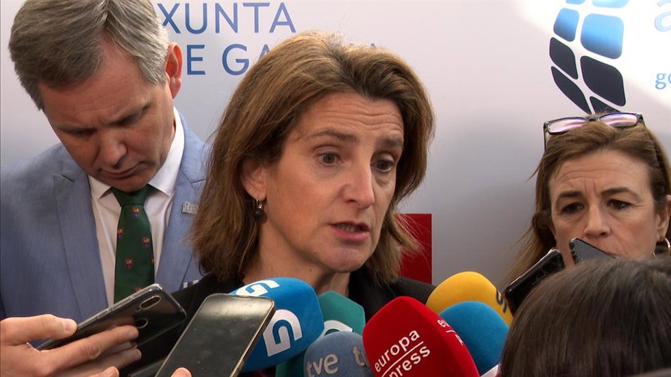 Teresa Ribera afirma que la eólica marina no tiene "un efecto negativo" en la pe
