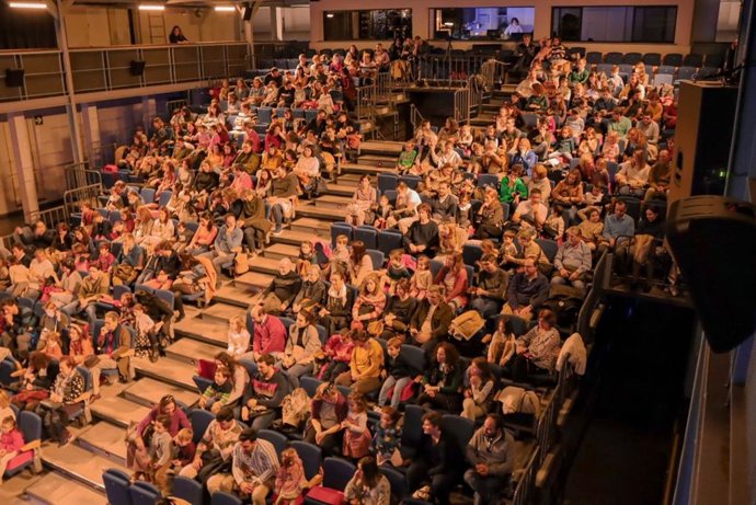 Asistantes a uno de los conciertos del ciclo 'Crecer con la ROSS', en el Teatro Alameda.