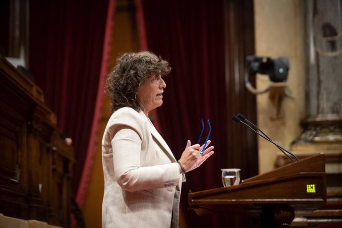 Archivo - Arxivo - La consellera d'Acció Climtica, Alimentació i Agenda Rural, Teresa Jord, intervé durant una sessió plenria en el Parlament, a 21 de desembre de 2022, a Barcelona, Catalunya (Espanya). 