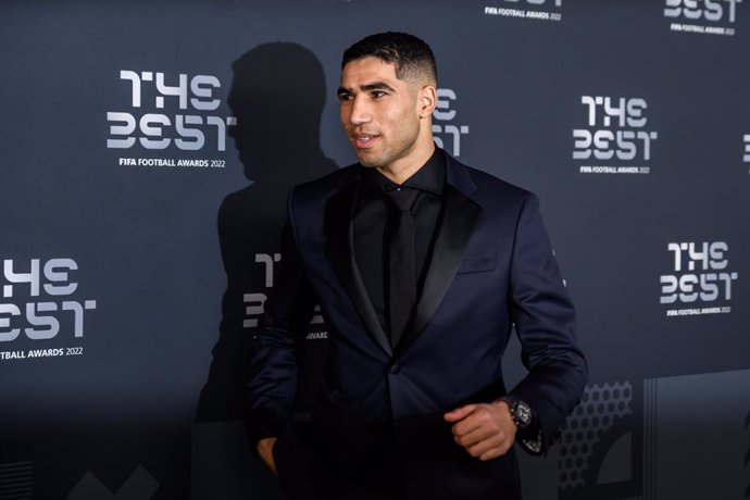 27 February 2023, France, Paris: Morocco's Achraf Hakimi poses upon arrival to attend the Best FIFA Football Awards 2022 ceremony held at the Salle Pleyel. Photo: Julien Mattia/Le Pictorium Agency via ZUMA/dpa