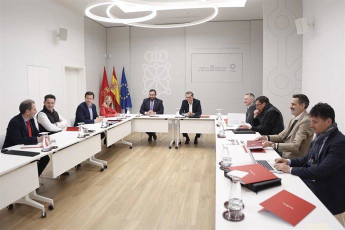 El vicepresidente Remírez y Michael Hobusch, de VW Navarra, durante la reunión