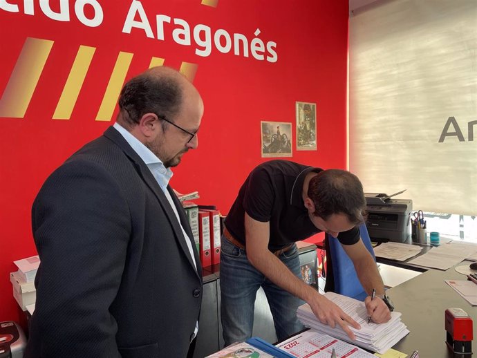 El secretario general del Partido Aragonés, Alberto Izquierdo Vicente, se presenta a las primarias del PAR para ser el candidato a la Presidencia del Gobierno de Aragón.