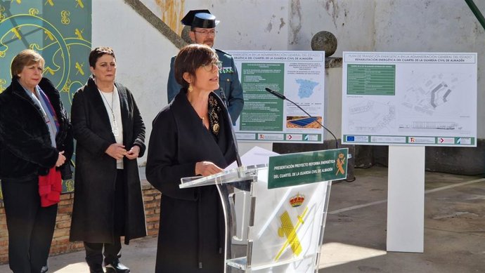 La directora general de la Guardia Civil presenta el proyecto de obras de mejora del cuartel de Almadén (Ciudad Real) .