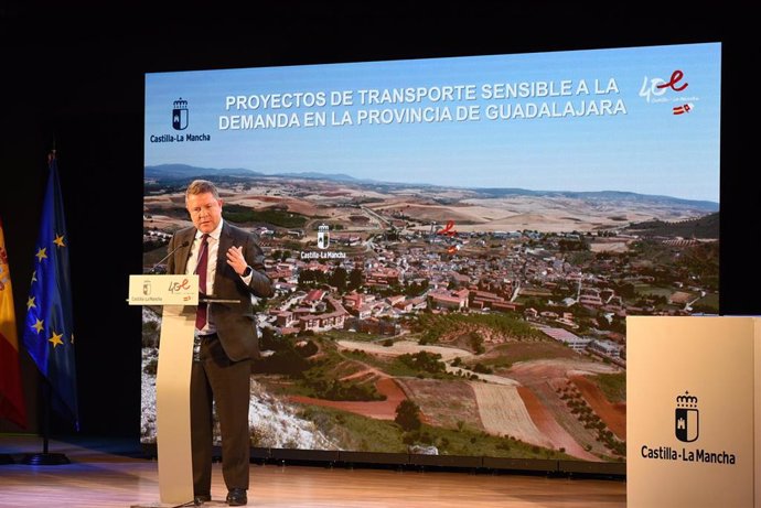 El presidente de Castilla-La Mancha, Emiliano García-Page, en Jadraque.