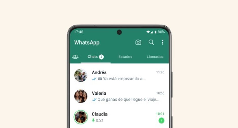 Página principal de WhatsApp con un contacto rodeado en color verde con la actualización de estado