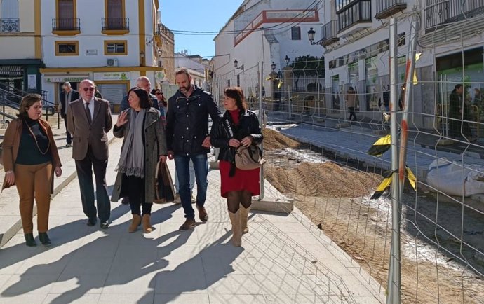 Villalobos y la alcaldesa de Marchena visitan obras realizadas con fondos provinciales.