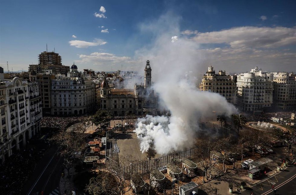 PRIMERA MASCLET DE LAS FALLAS 2023 A CARGO DE LA PIROTECNIA PEÑARROJA