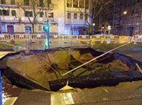 El PP cuestiona la credibilidad de Hila con el socavón de Avenidas y ve "discrepancias" con la versión de los vecinos