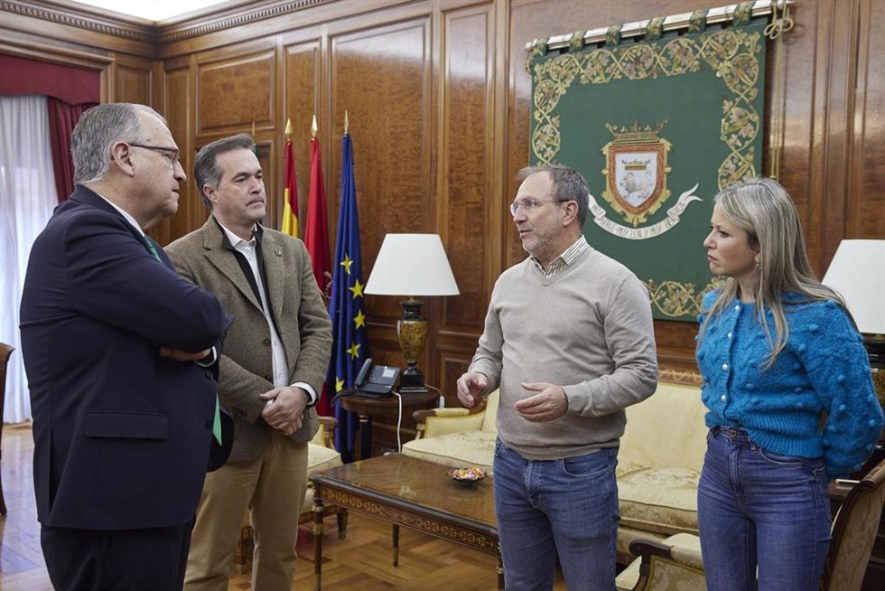 Visita de una delegación del Ayuntamiento de El Paso, de la isla de la Palma al Ayuntamiento de Pamplona.
